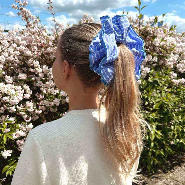 Haarspullen Scrunchie groot formaat met strepen - blauw/wit design