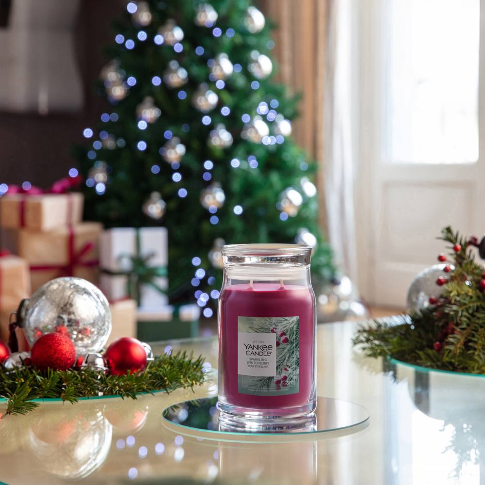 Yankee Candle Sparkling Winterberry Large Jar - 567gr